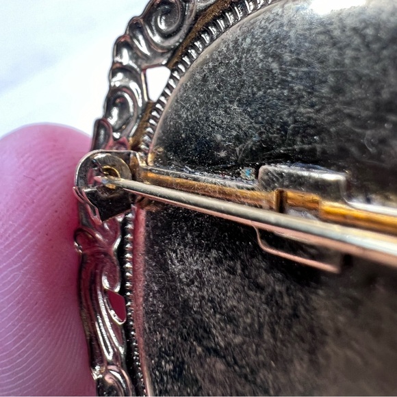 Vintage Victorian Cameo Brooch - Picture 8 of 9